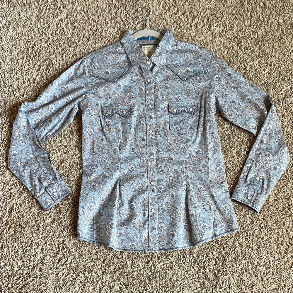 Blue Button Down Shirt with Tailored Fit and Collared Neckline